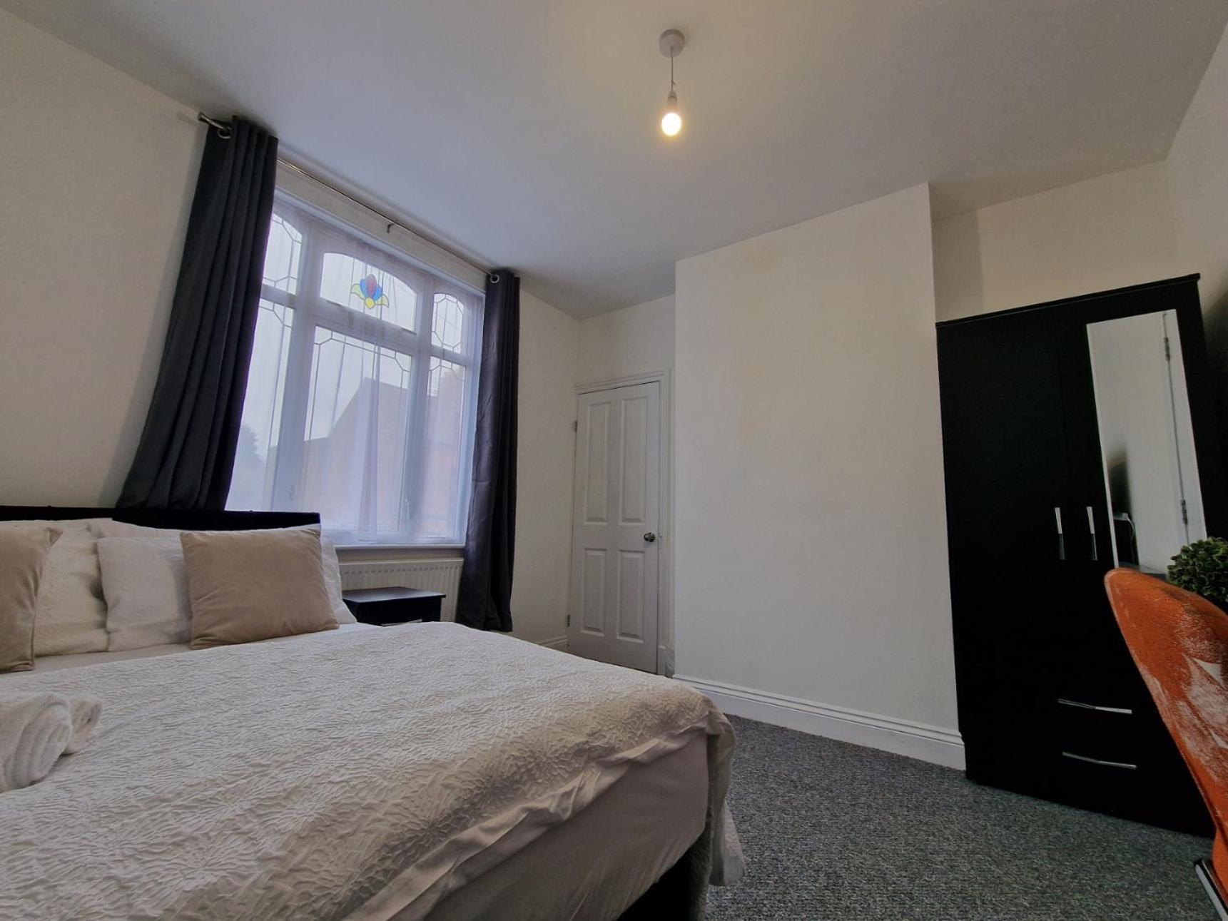 Living Serviced * Leicester